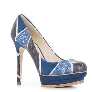 BCBG MaxAzria Blue Snakeskin Heel Platform Pump